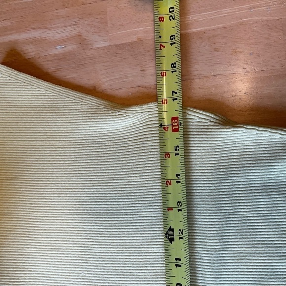 𝅺aritzia Bundle of 3 Crop Tops EUC - Picture 6 of 15